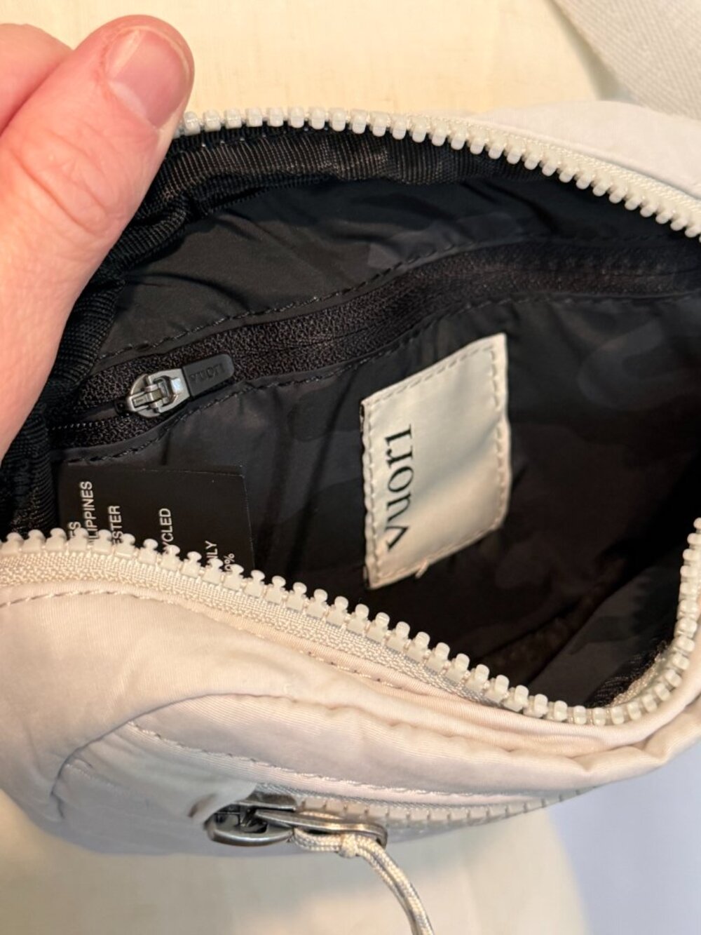 Vuori Hip Pack Belt Bag Fanny Pack - Salt White OS - Excellent Used Condition - Picture 6 of 9